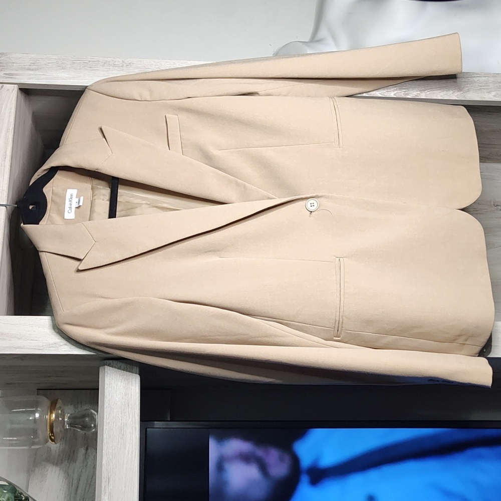 Calvin klein women beige jacket suit size 6 used good condition Pit To Pit 18"